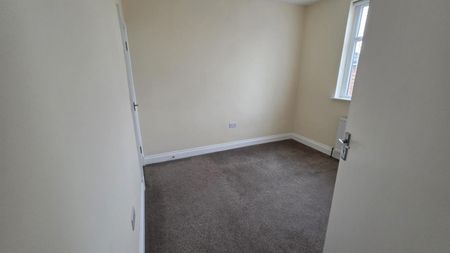 4 Bedroom House To Let - Photo 4