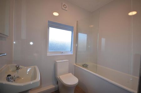 1 bedroom in a house share to rent - Photo 4