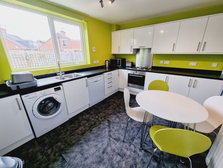 4 Bed Student Accommodation - Photo 2