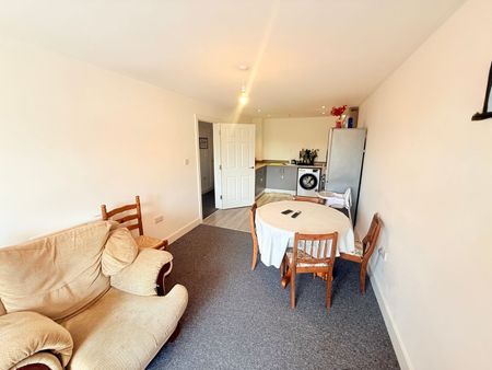 Newton Road, Yeovil, Somerset - Photo 2