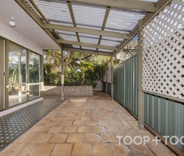 3 Bed Cottage in the heart of Hyde Park! - Photo 6
