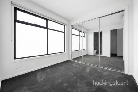 Perfectly positioned - Photo 5