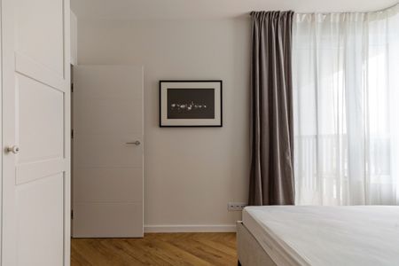 Świeżo wykończone/ Parking Podziemny /Klimatyzacja - Zdjęcie 2