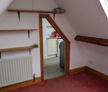 Top Floor 2 Bed Self Contained Flat To Let in Launceston - Photo 1