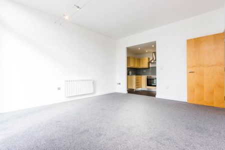 2 bedroom flat to rent - Photo 2