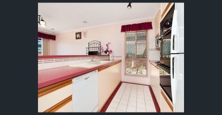 Spacious 2 Bedroom Villa - Photo 4