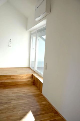 HOCHWERTIGE MAISONETTEWOHNUNG MIT TERRASSE - Photo 2