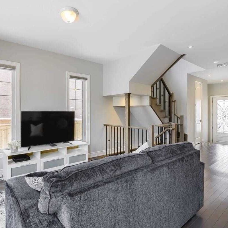 For Lease - 162 Walker Boulevard, New Tecumseth, Ontario - Photo 1