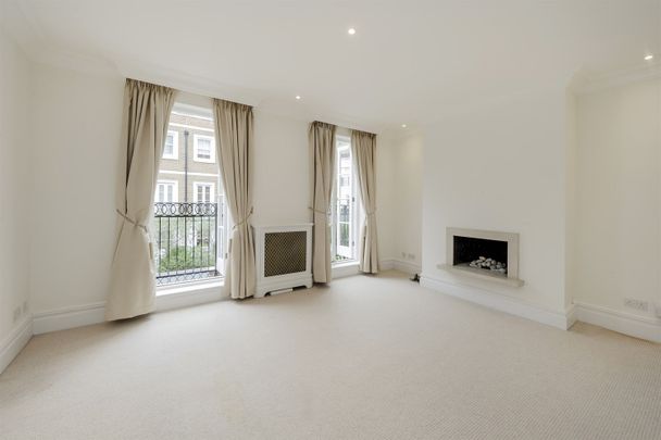 Thomas Place, Kensington Green, W8 - Photo 1