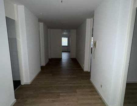 Renovierte 3-ZKB mit Balkon und Stellplatz! - Foto 1