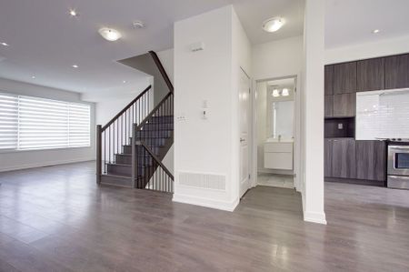 For Lease - 178 Wheat Boom Drive, Oakville, Ontario - Photo 3