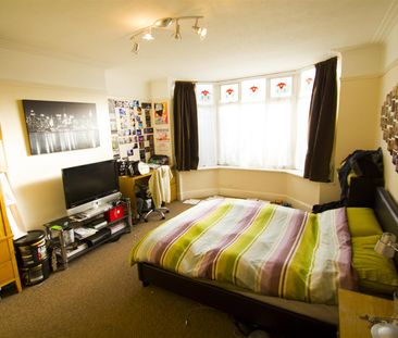 4 bedroom semi-detached house to rent - Photo 3