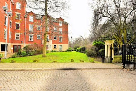 2 bedroom Flat in Flat 21, 45 Cardigan Road - Photo 2