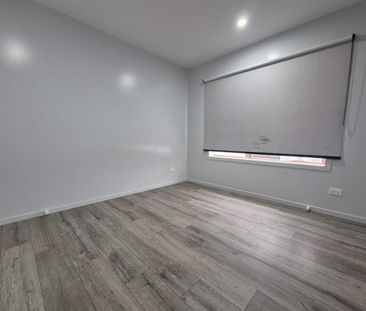Spacious 4-Bedroom Family Home with Large Entertaining Deck – Kelston - Photo 1