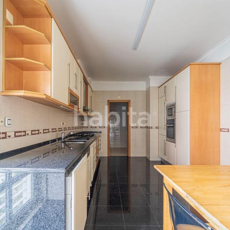 3 room luxury Apartment for rent in Laranjeiras, Lisbon - Photo 1