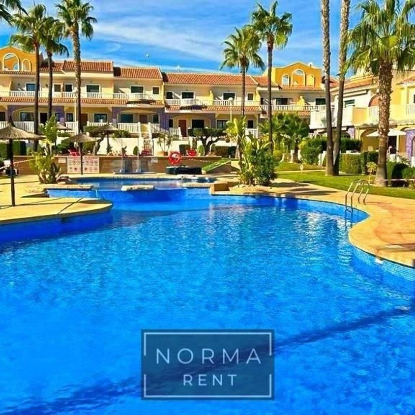 Alquiler de chalet adosado en Doña Pepa - Photo 1