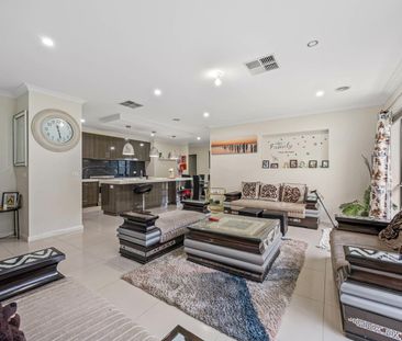 Large Executive Home In Established Estate! - Photo 3