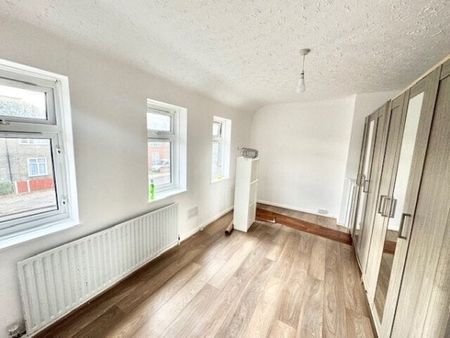 Hedgemans Road, Dagenham, RM9 6BX, Property for rent - Photo 4