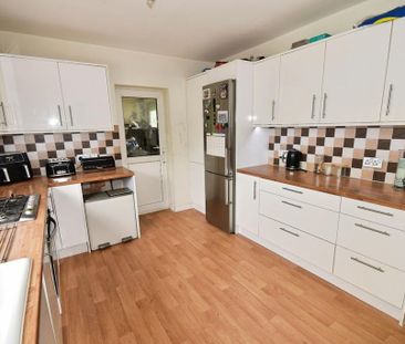 3 bedroom semi-detached house to rent - Photo 4