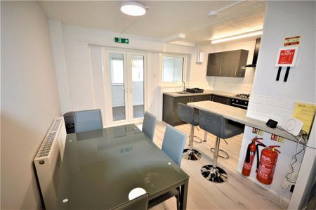1 bedroom in a house share to rent - Photo 5
