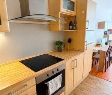 Ideální Nabídka Pronájmu: Světlý a Komfortně Zařízený Byt 2+kk s ba... - Photo 2
