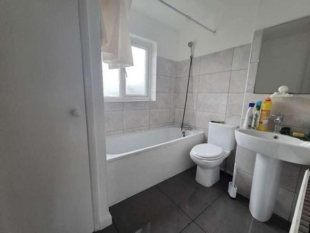 Jade Close, Beckton, E16 - Photo 5