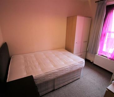 3 bedroom private hall to rent - Photo 2