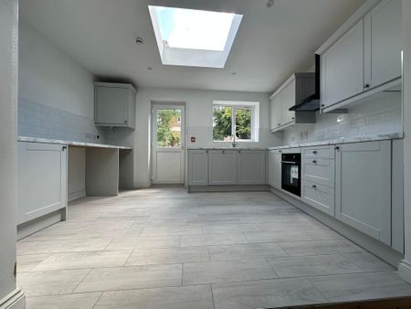 5 bedroom terraced house to rent - Photo 4