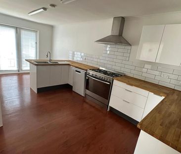 UPDATED 3 BEDROOM HOME - Photo 4