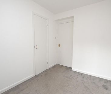 3 bedroom flat to rent - Photo 6