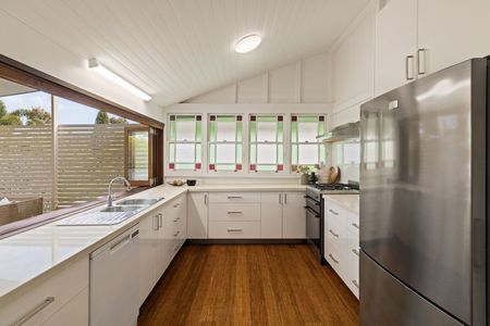 Welcome Home to Character, Comfort & Convenience - Photo 2