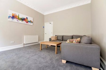 3 bedroom flat to rent - Photo 3