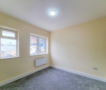 Flat to rent on - Photo 2