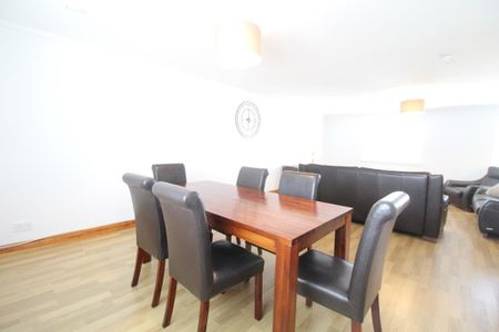 3 bedroom flat to rent - Photo 3