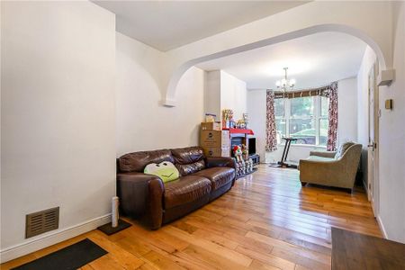 3 bedroom parking to rent - Photo 3