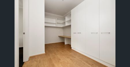 Light-Filled Three-Bedroom Loft Home in a Prized Location - Photo 3