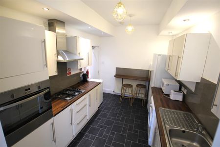 Hartley Grove, Woodhouse, LS6 2LD, Leeds - Photo 2