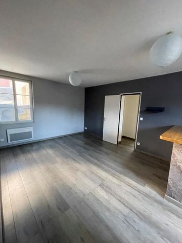 Location Appartement 4 pièces 75m² DESCARTES 37160 - Photo 2