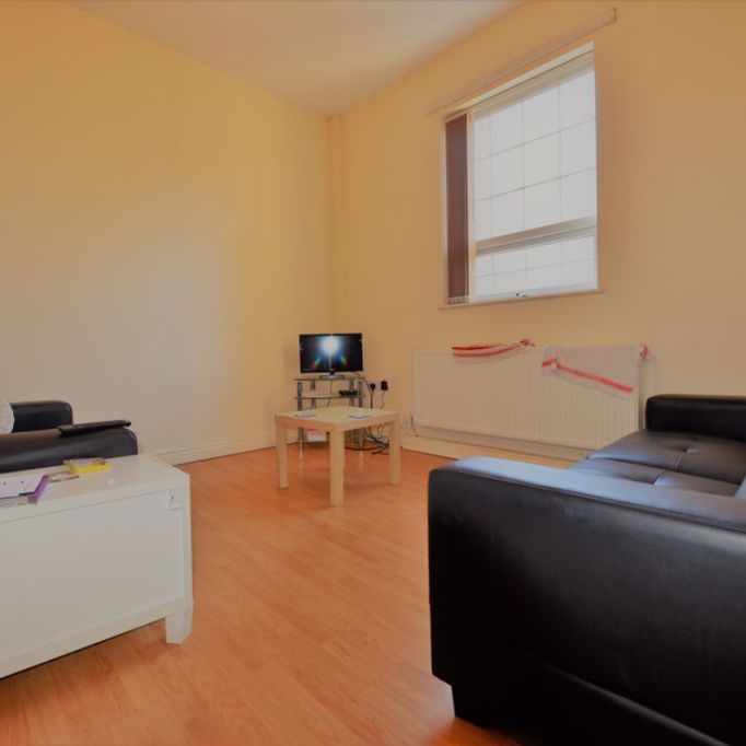 3 bedroom Flat in 14 Ragland Rd, Leeds - Photo 1