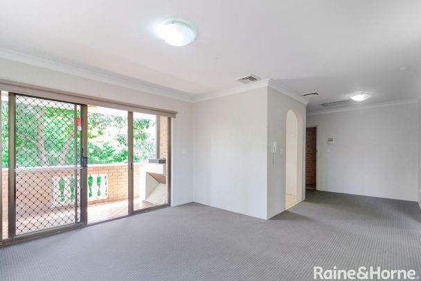 2 Bedroom Unit in Great Location! - Photo 1
