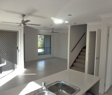 Low Maintenance property Within Walking Distance to Carseldine Rail - Photo 1