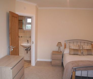 1 bedroom in a house share to rent - Photo 6