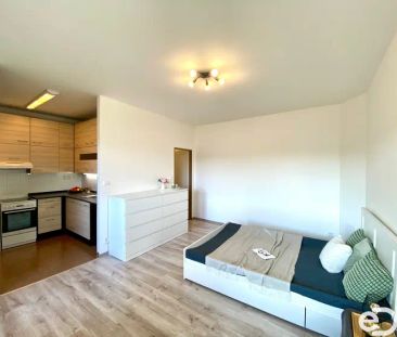 Pronájem bytu 1+kk s balkonem a parkovacím místem - Photo 1