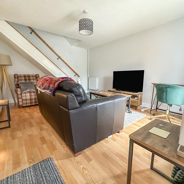 2 bedroom end of terrace house to rent - Photo 1