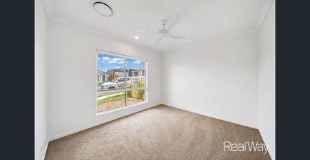 Brand-new construction with contemporary design and finishes - Photo 3