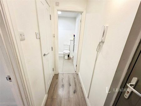 Studio to rent - Photo 5
