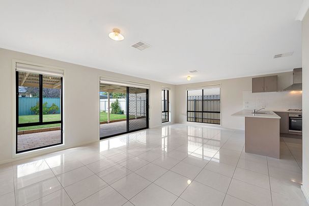 Large Modern Family - 20 Minutes to CBD - Photo 1