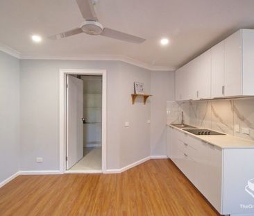 Quite and leafty One bedroom one study - Photo 4