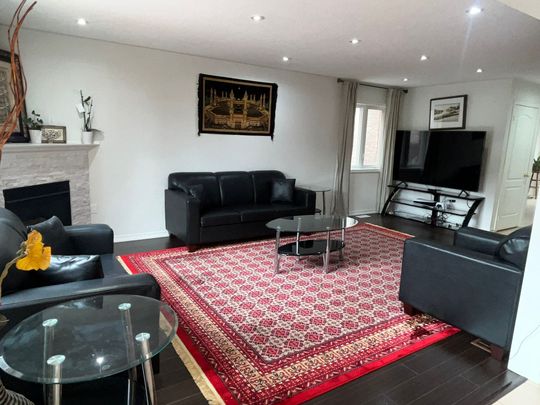 For Lease - 30 Armstrong Crescent, Bradford West Gwillimbury, Ontario - Photo 1