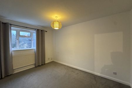 Wakehams Green Drive, CRAWLEY - Photo 3